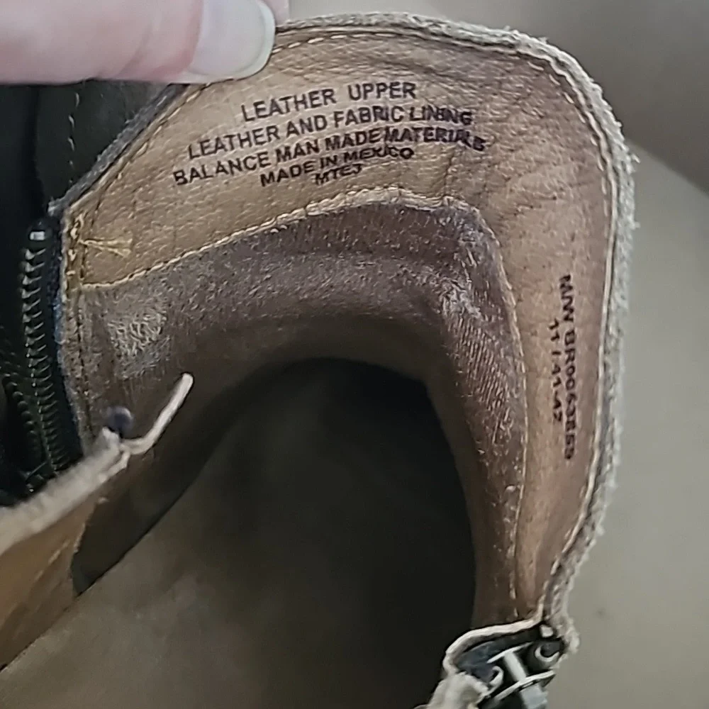 Born 11 M zip booties Malta ii brown taupe
